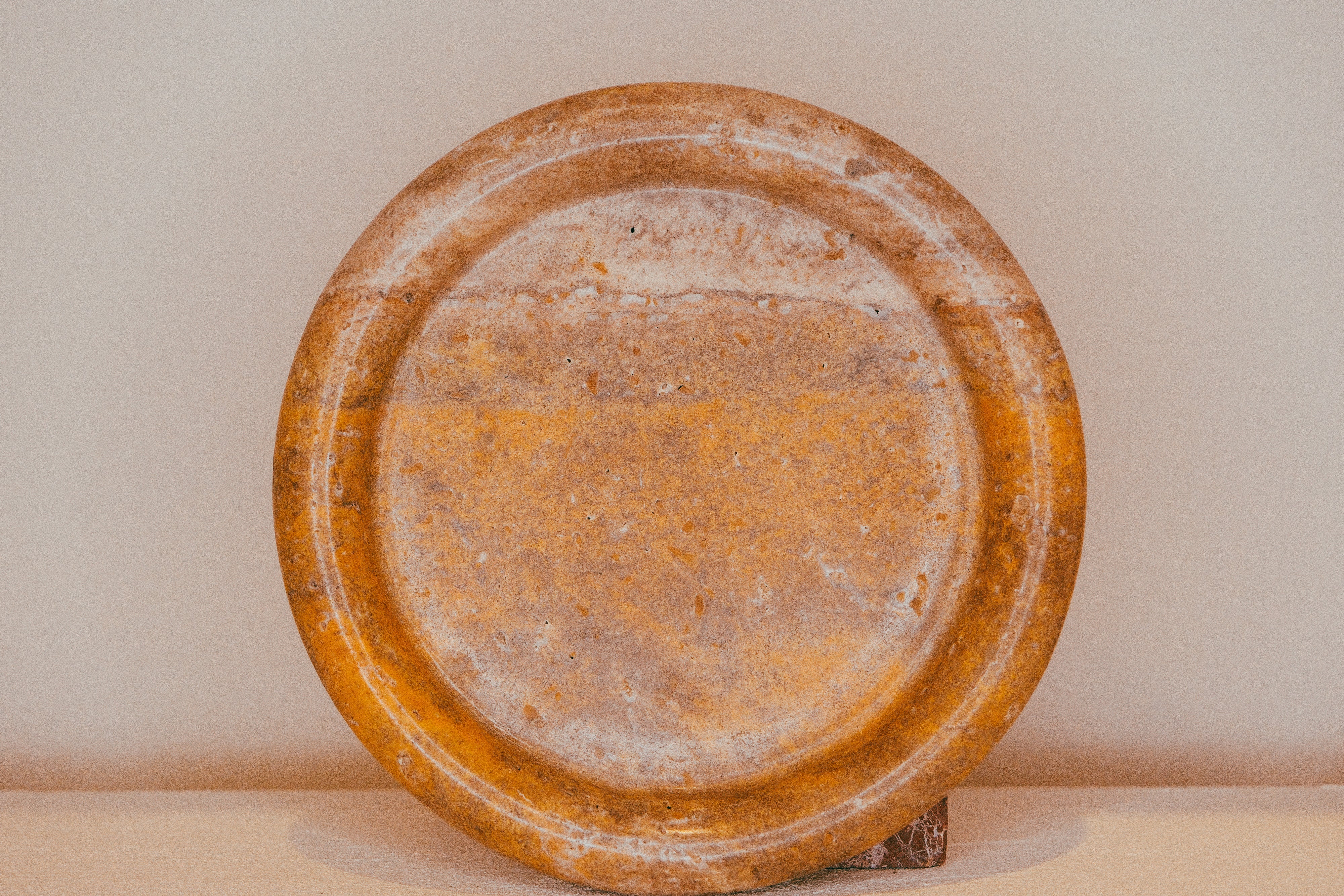 Pillow Bronzed Travertine Plate - Stèle